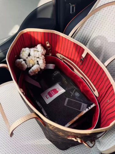 Neverfull MM photo review