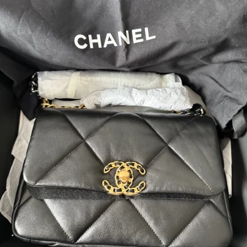 19 Handbag photo review